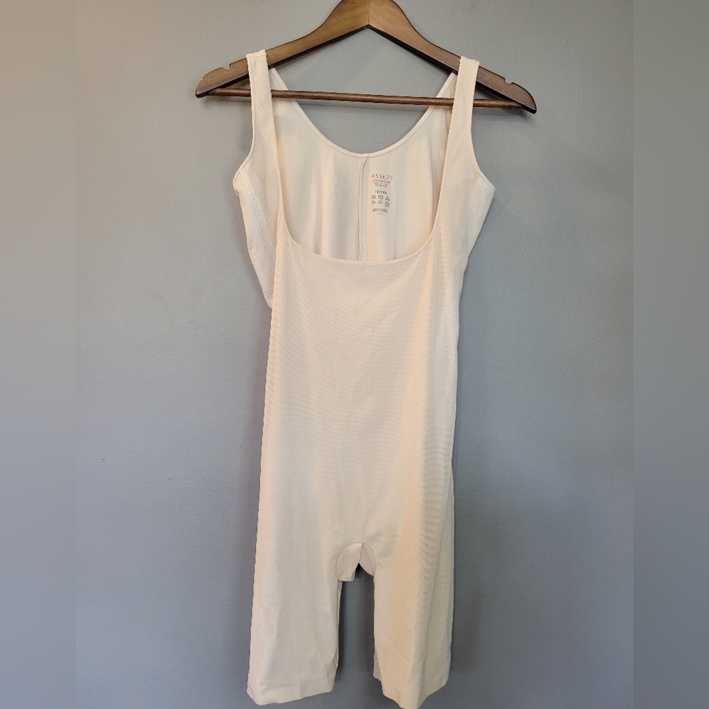 Assets Red Hot Label Spanx Open Bust Mid Thigh Bodysuit Soft Nude Womens 1X